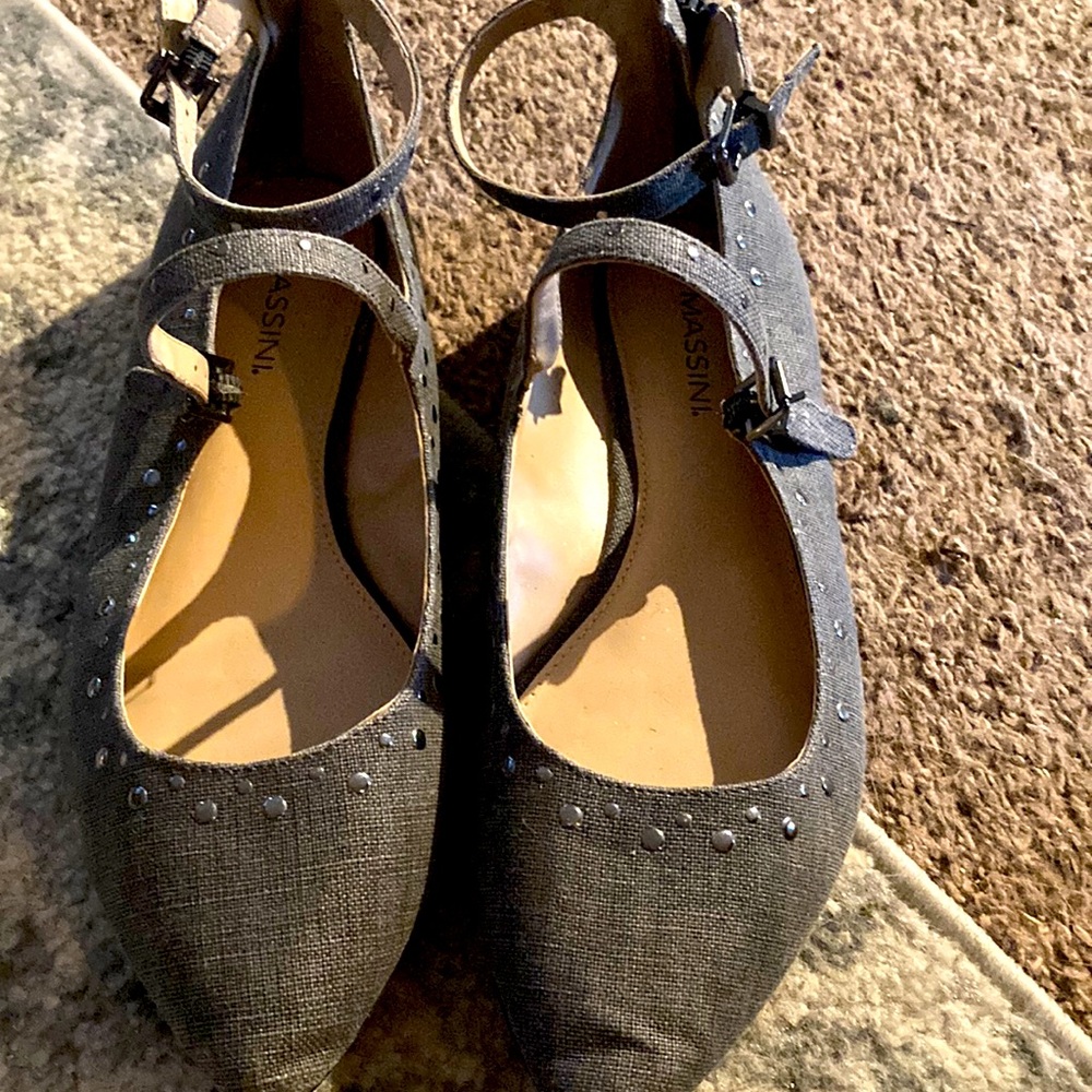 Women’s size 10 dressy flats or sandals